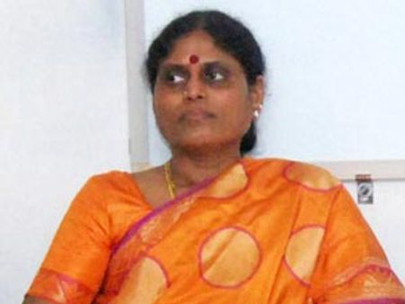 వైయస్‌ను తలుచుకుని కన్నీరు పెట్టిన విజయమ్మ