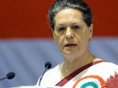 హై కమాండ్ వైఖరి: కళంకిత మంత్రుల్లో గుబులు