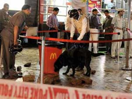 పూణేను మరోసారి వణికించిన బాంబు పేలుడు