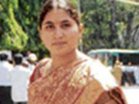 ఏఐఎస్ఎఫ్ ఆందోళన: ఎమ్మెల్యే చంద్రావతి అరెస్ట్