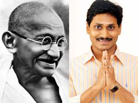 మహాత్ముడితో జగన్‌: డిఎస్పీ స్థాయిలో విచారణ, కేసు!