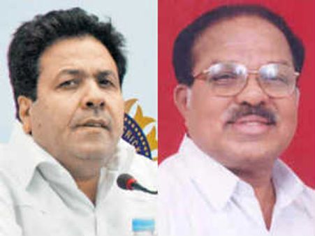 గుసగుస: చెవిలో చెప్పారు... సభ వాయిదా వేశారు