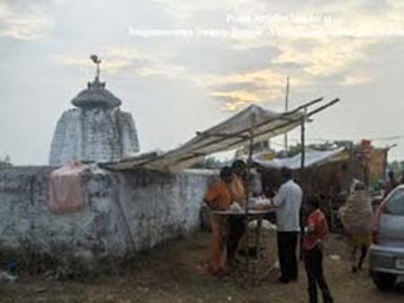 16 మెట్లెక్కిన 11 నెలల పాప, మూఢ విశ్వాసంతో..
