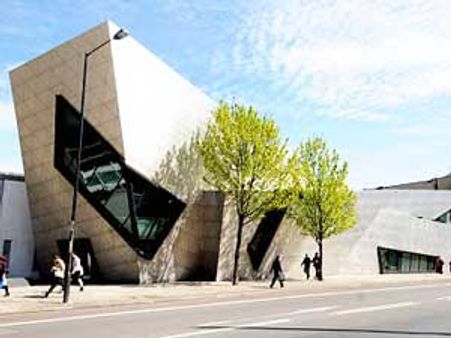 లండన్‌లో భారతీయ విద్యార్థులు రోడ్డున పడ్డారు