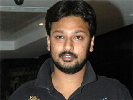 జయ వేట: అళగిరి కుమారుడిపై లుకవుట్ నోటీస్