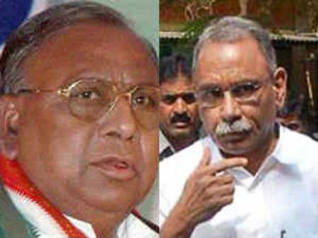 వైయస్సార్ ఇష్యూ: కెవిపి వర్సెస్ విహెచ్