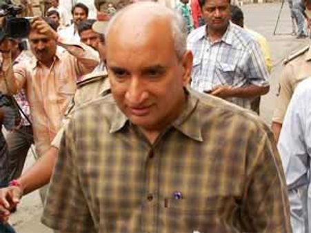 హైకోర్టుకెక్కిన నిమ్మగడ్డ: డీల్‌పై పట్టాభికి కోర్టు ప్రశ్న