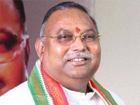 మనసు మార్చుకున్న రాయపాటి, పోటీకి రెడీ
