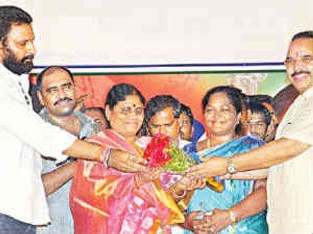  దమ్ముందా: చంద్రబాబుకు వైయస్ విజయమ్మ సవాల్