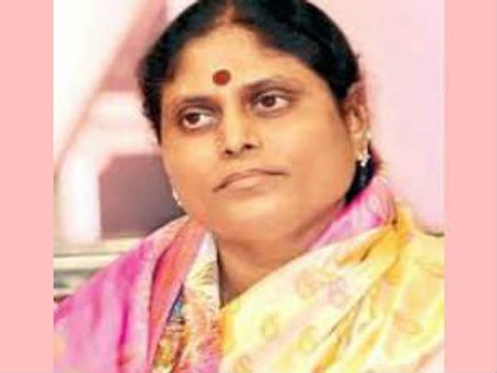 విలీనం మాకవసరమా?: మీడియాకు విజయమ్మ ప్రశ్న