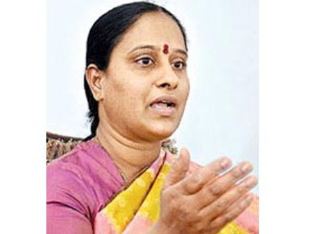 కెసిఆర్‌కు కౌంట్‌డౌన్, సోనియా జపం: కొండా సురేఖ