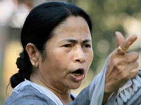 వక్రీకరించొద్దని వార్నింగ్: కాంగ్‌పై కాళీగా మారిన మమత