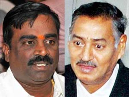 కంటతడి పెట్టిన గాలి: సోమశేఖర, పట్టాభిలకు బెయిల్