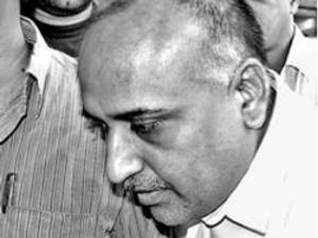 రాఘవ విడుదలలో జాప్యం: జగన్ కూల్.. ధర్మాన డల్