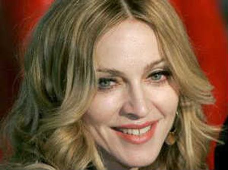 ఒబామా గెలిస్తే బట్టలిప్పుతానన్న పాప్ స్టార్ మడోన్నా