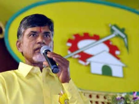 జైలుకు పంపిస్తా: బాబు, కాలి బొబ్బలతోనే పాదయాత్ర