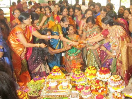 ఎన్నారైల బతుకమ్మ సంబరాలు