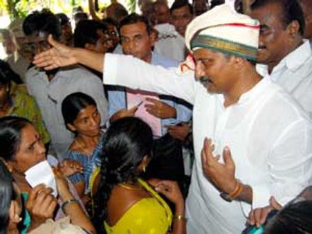 లేఖ రాసే ధైర్యం ఉందా?: చంద్రబాబుకు కిరణ్ సవాల్