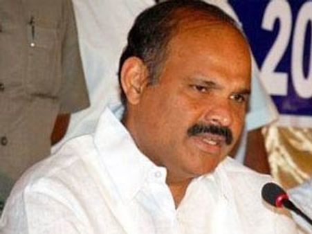 ఎన్నికల అఫిడవిట్‌లో కేసు: పార్థసారథికి కోర్టు సమన్లు