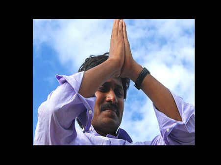 జగన్‌కు దగ్గరగా.. దూరంగా: పార్టీ చీఫ్‌కు కొత్త హెడ్డేక్