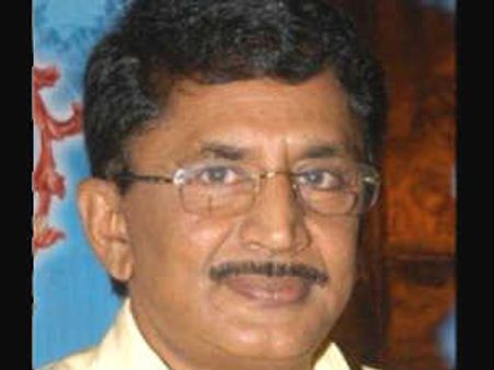  జగన్ జైళ్లో ఎందుకున్నారు: షర్మిలకు మురళీ మోహన్