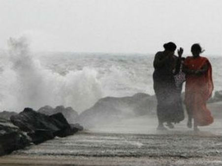 దూసుకొస్తున్న నీలం: అప్రమత్తమైన ఎపి, తమిళనాడు