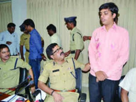 బ్యాంకాక్ తీసుకెళ్లి యువకుడి కిడ్నాప్: ముఠా అరెస్టు