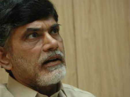 బాబు కంట కన్నీరు: కుప్పకూలిన ఎర్రన్నాయుడి కొడుకు