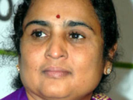 నేరం నాది కాదు, వైయస్ మంత్రి వర్గానిదే: ఐఏఎస్