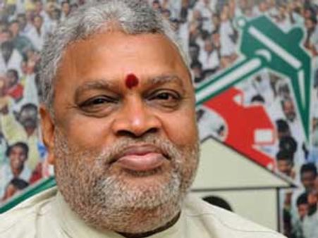 ఎర్రన్న మృతిపై హెచ్చార్సీలో ఫిర్యాదు: 'శిల్ప' నివాళి