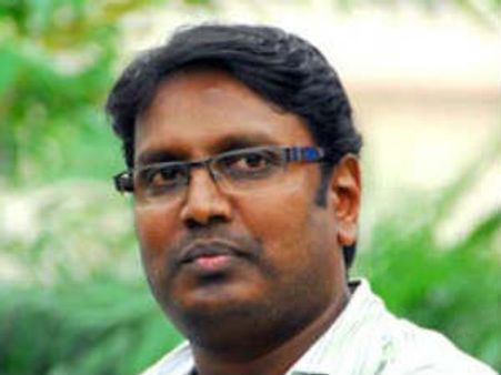 నీలం తుఫాను: దర్శకుడు గుణశేఖర్ 5 లక్షల విరాళం