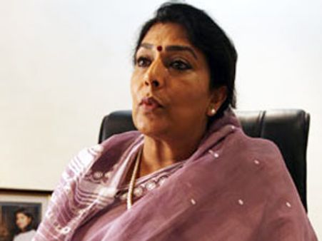 ఏ ముహూర్తంలో కూర్చున్నారో... : సిఎంపై రేణుకా