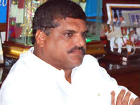బొత్స కూతురు పెళ్లి ఎఫెక్ట్: అధికారి బదిలీ?