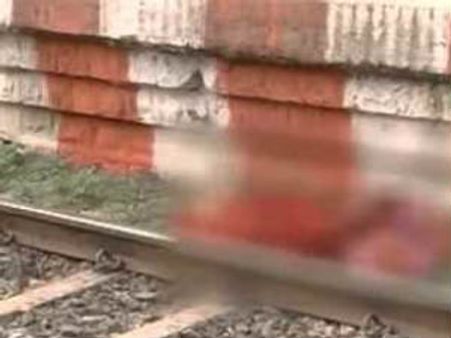  ఇద్దరు యువతుల మృతి: హత్యా, ఆత్మహత్యా?
