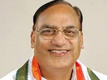 గుత్తా సుఖేందర్ ప్రకటన: జగన్ పార్టీలోకా, తెరాసలోకా?