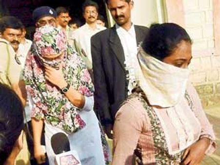 బాల్ థాకరేపై వ్యాఖ్య, అమ్మాయిల అరెస్ట్: సరైనదేనా?