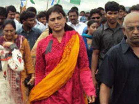 జగన్ బెయిల్‌పై షర్మిల ప్రశ్న, చంద్రబాబుపై ఫైర్