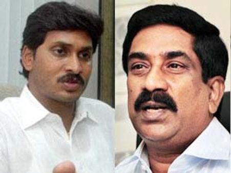 మీడియా వార్: జగన్ వర్సెస్ రాధాకృష్ణ