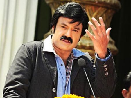  గుడివాడ ఎవడి సొత్తు కాదు: బాలకృష్ణ, జంప్‌ల పైనా