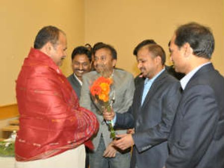 అమెరికాలో కన్నాతో కరచాలనం 