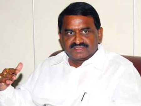 అంతకు తెగించారు: విజయమ్మ, షర్మిలలపై పితాని