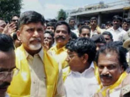 వేయి లారీల డబ్బు దోచుకున్నాడు: జగన్‌పై బాబు