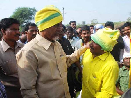 కాళ్లకు, పాదాలకూ బొబ్బలు: బాబు మొండిపట్టు