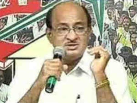 శకుని మాటలు వినొద్దు: పురంధేశ్వరికి బుచ్చయ్య