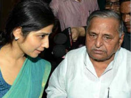 అఖిలేష్, ములాయంకు ఎదురుదెబ్బ: డింపుల్‌కు ఊరట