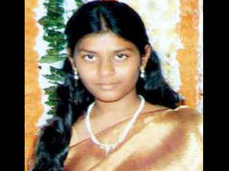 ఇంట్లోకి చొచ్చుకెళ్లి అమ్మాయి గొంతుకోసిన ప్రేమోన్మాది