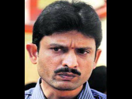 జగన్‌నుండి ప్యాకేజ్ తీసుకున్నా!: ప్రవీణ్, సోదరులారా..