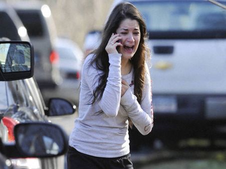 యుఎస్ కాల్పులు: ఇంట్లోనే తల్లిని కాల్చేసిన ఉన్మాది