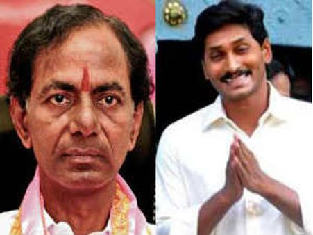 కెసిఆర్‌పై ఫైట్: బాబుకు జగన్ సాక్షి కవరేజీ