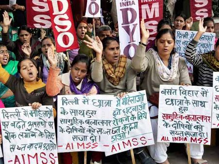 నన్ను ఉరి తీయండి: గ్యాంగ్ రేప్ నిందితుడు, మరొకరు అరెస్ట్